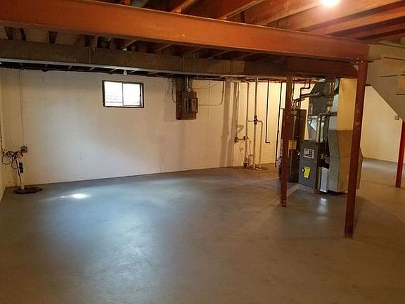 5th image of 4643 Clarendon Ave