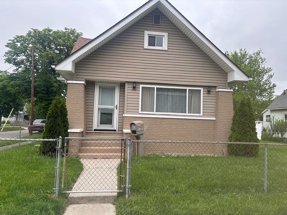 1st image of 2301 Woodford St