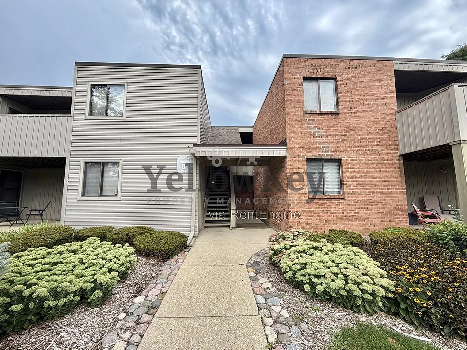 1860 W Highland Ave #G102
