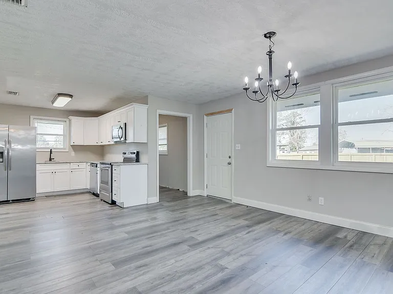 208 Maywood Dr — Photo 13