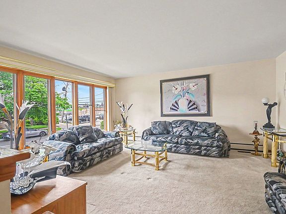 3rd image of 5439 N Neva Ave