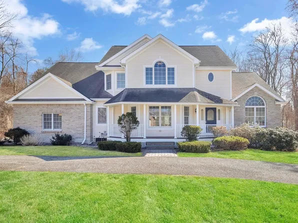 12 Briar Cliff Dr, Wilbraham, MA 01095