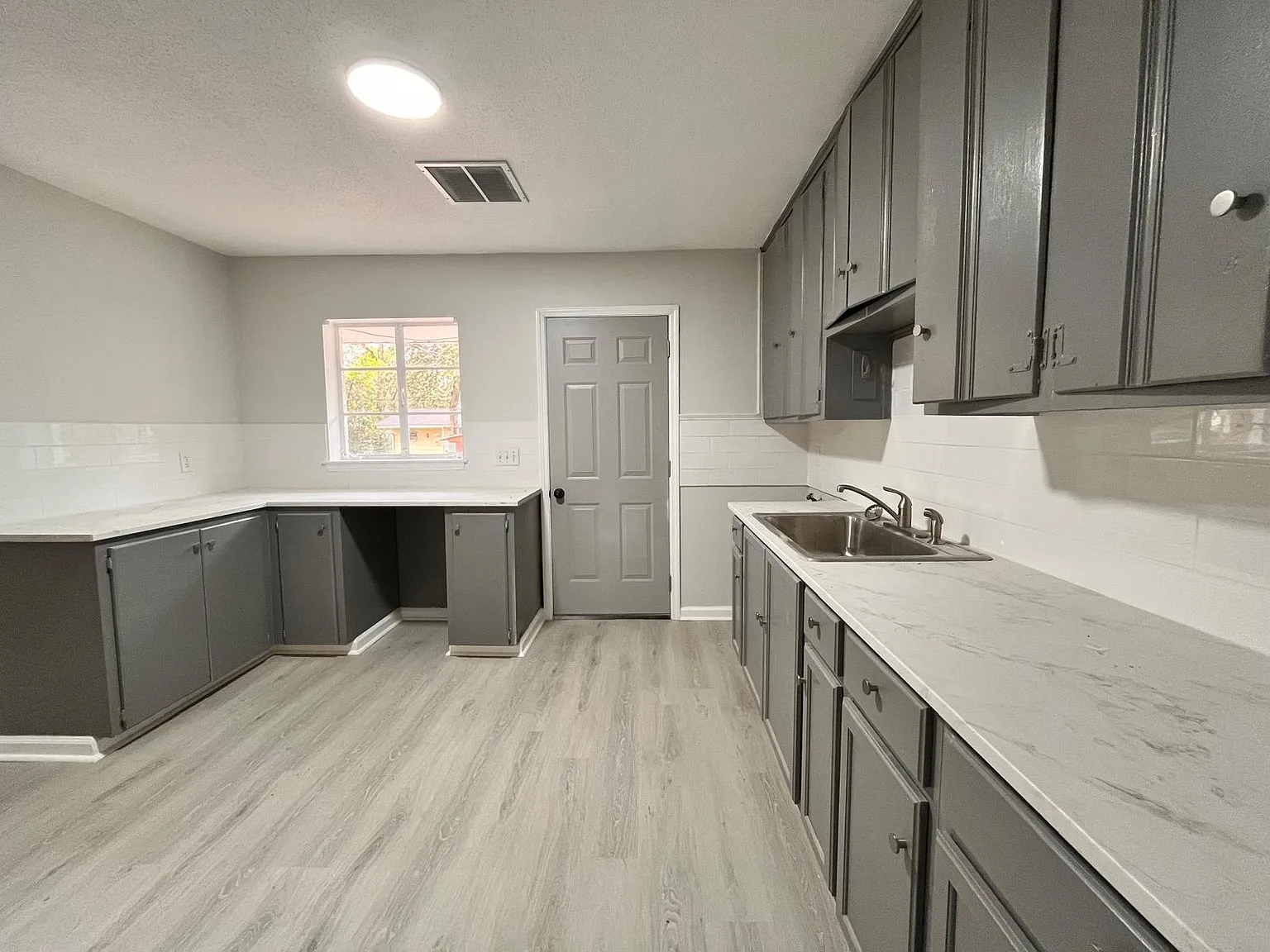 962 Hanover Drive - 1 — Photo 1