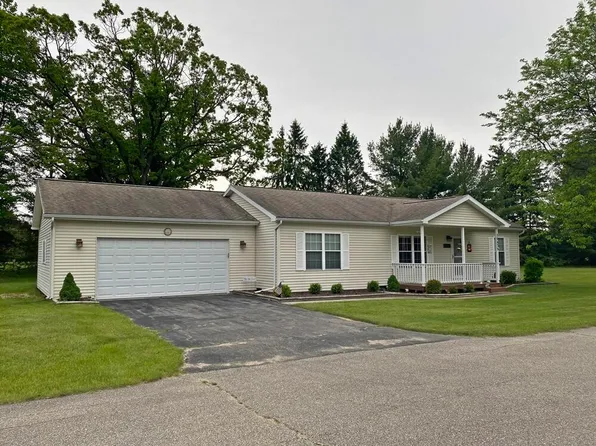 10439 Castaway Ct, Stanwood, MI 49346