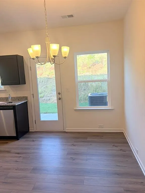 3 bed, 2.5 bath, 1629 sqft, $2,100 — Photo 4
