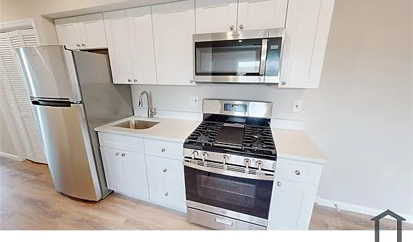 3 bed, $2,498 — Photo 3