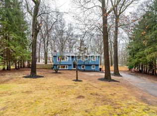 9 E Stemmer Ln, Suffern, NY 10901