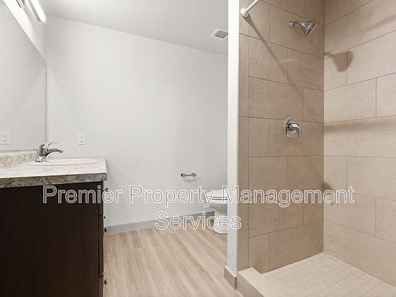 5th image of 1127 Alderson Ave #209