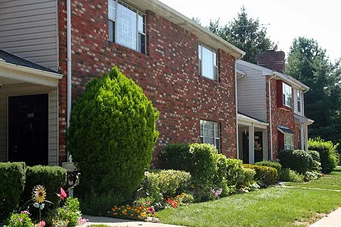 Carriage Run Apartments & Townhouses — Photo 4