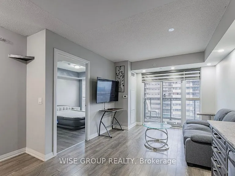30 Meadowglen Pl N #1403 — Photo 5