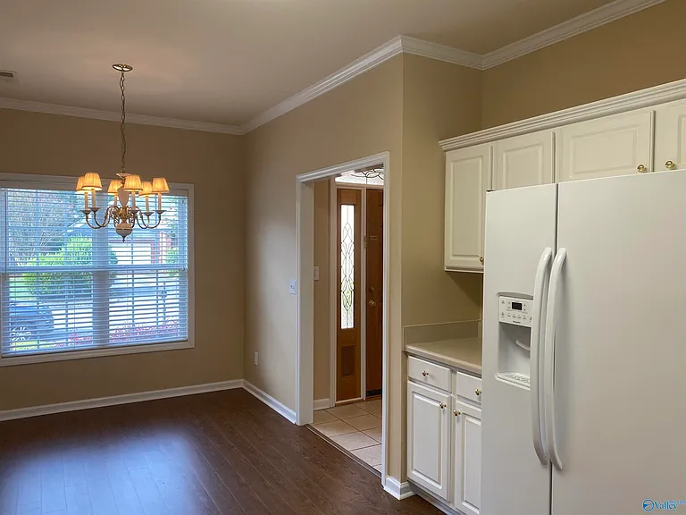 153 Canterbury Dr — Photo 4