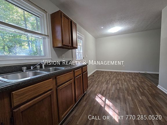 3rd image of 105 Knob Ave