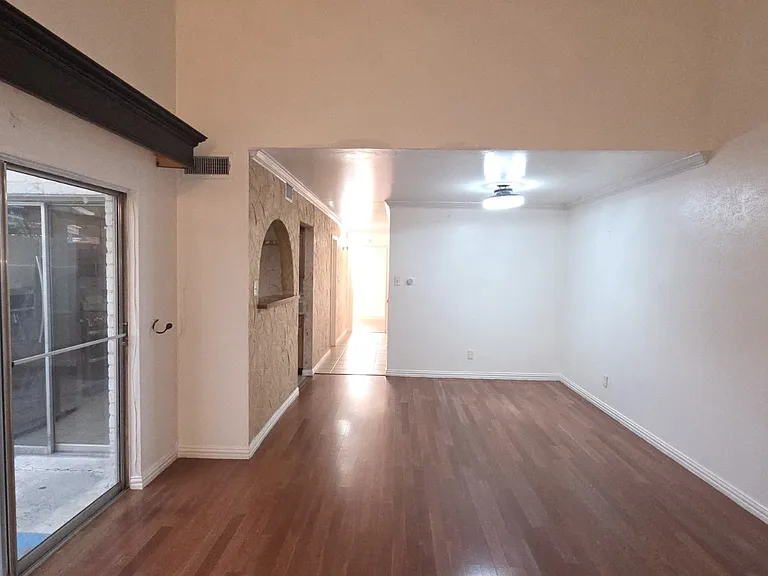 225 Trellis Pl — Photo 4