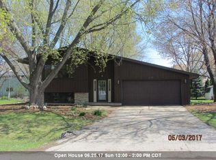 1297 Lakeview Ln, Menasha, WI 54952
