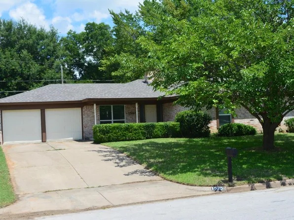 1525 Warren Ln, Fort Worth, TX 76112