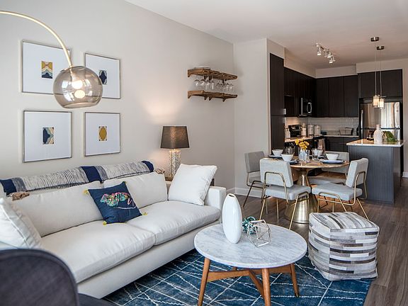 3rd image of 6410 Arlington Blvd APT 221
