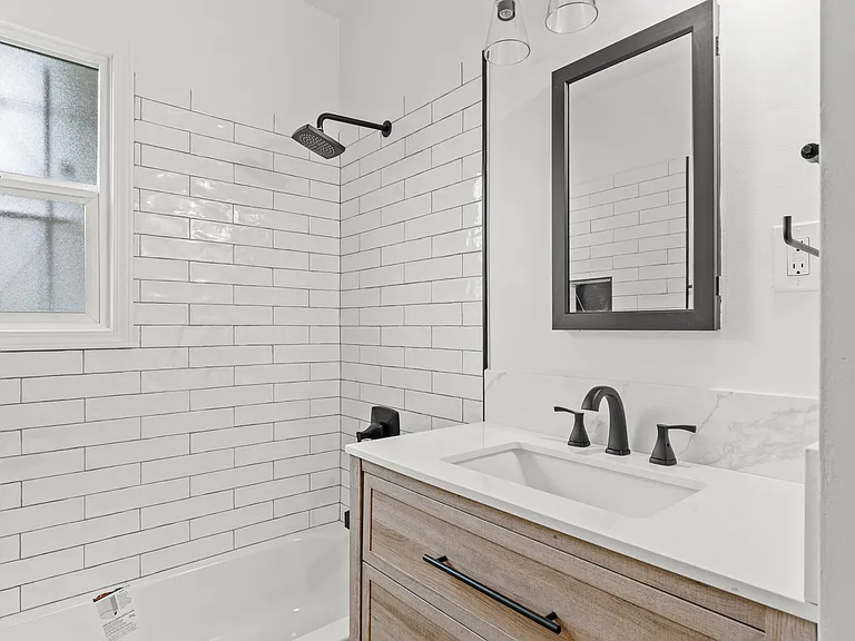 9813 S Van Ness Ave #2 — Photo 9