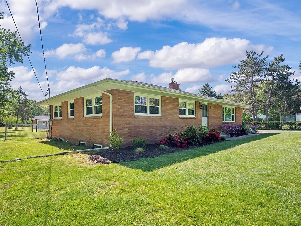 1st image of 2225 Maple Path