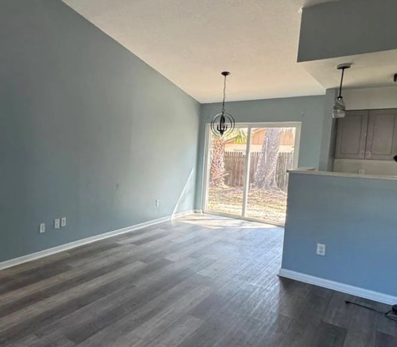 2 bed, 1000 sqft, $1,750 — Photo 1