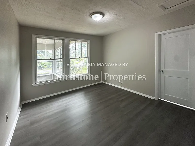 6965 Lorain St — Photo 23