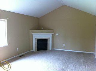 5th image of 4893 Castlewood Dr