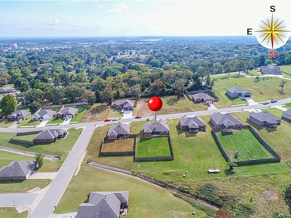 5th image of 2219 Lisa Ln