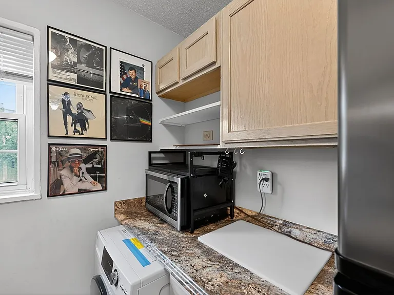 2237 Farrington Ave — Photo 6