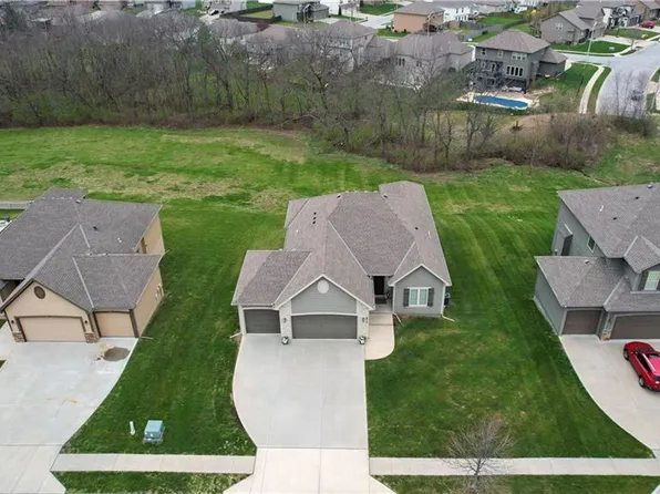 8916 N Norton Ave, Kansas City, MO 64156