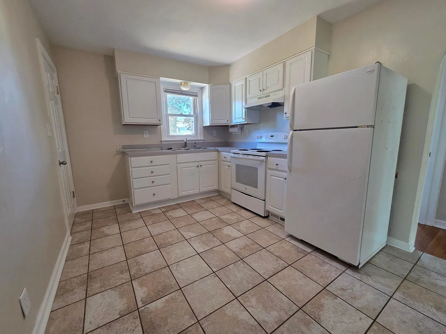 452 Bank St- 738 Edgehill Ave — Photo 4