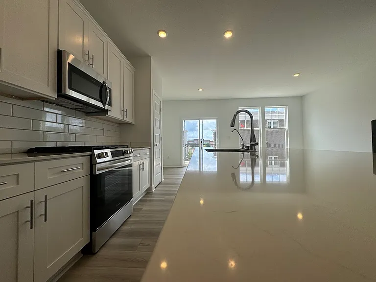 13847 Gatsby Dr — Photo 38