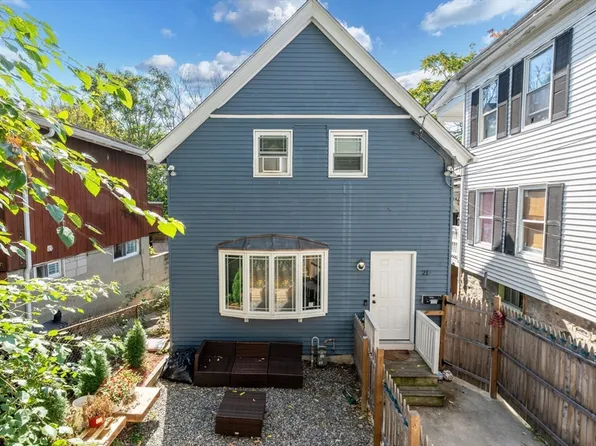 212 High St, Lawrence, MA 01841