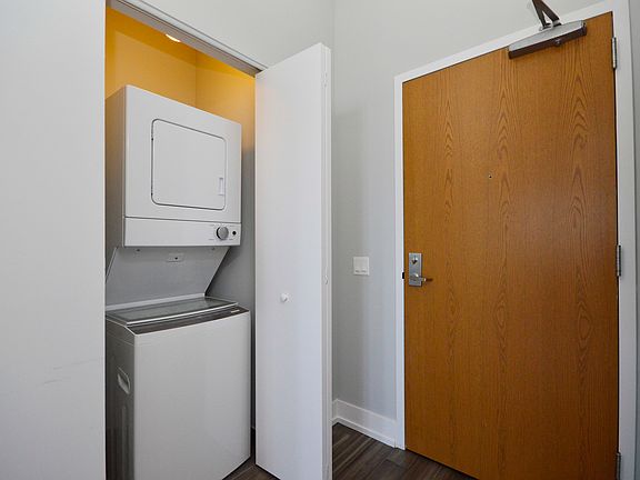 4th image of 320 E 21st St Unit 808