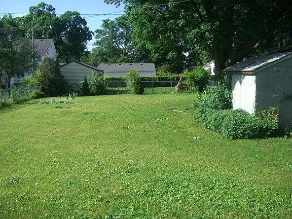 3rd image of 1718 Van Wie Ave
