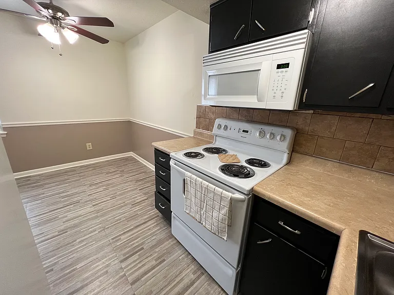 Mayfair Apartments — Photo 112