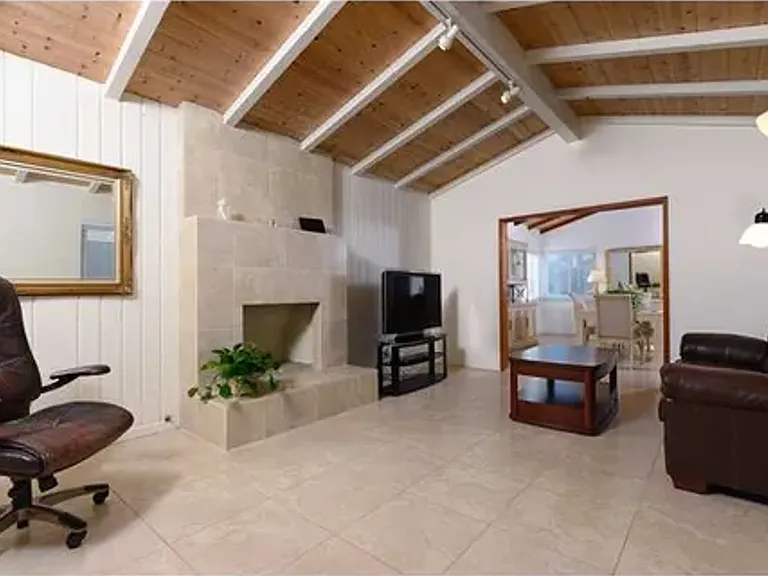 1249 Torrey Pines Rd — Photo 15