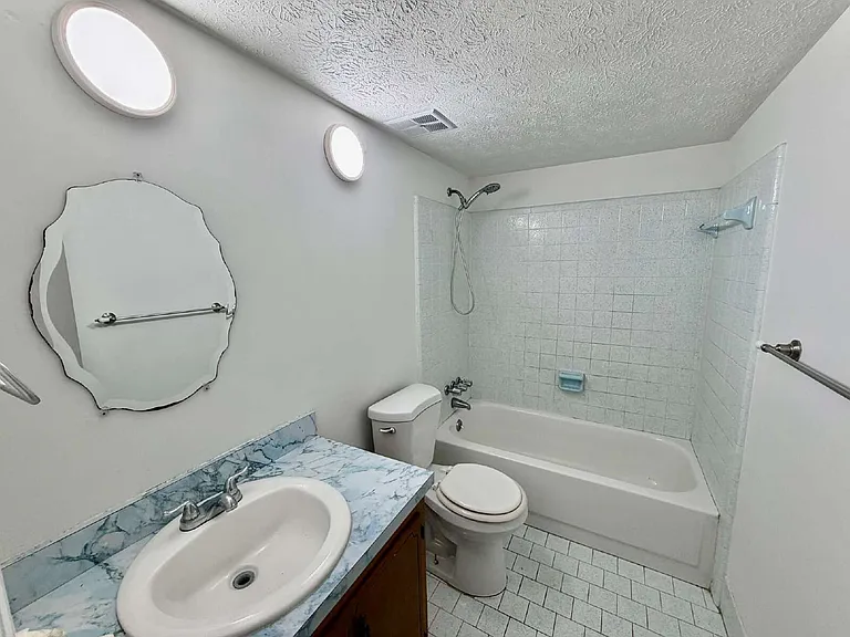 1745 Patricia Ln — Photo 9