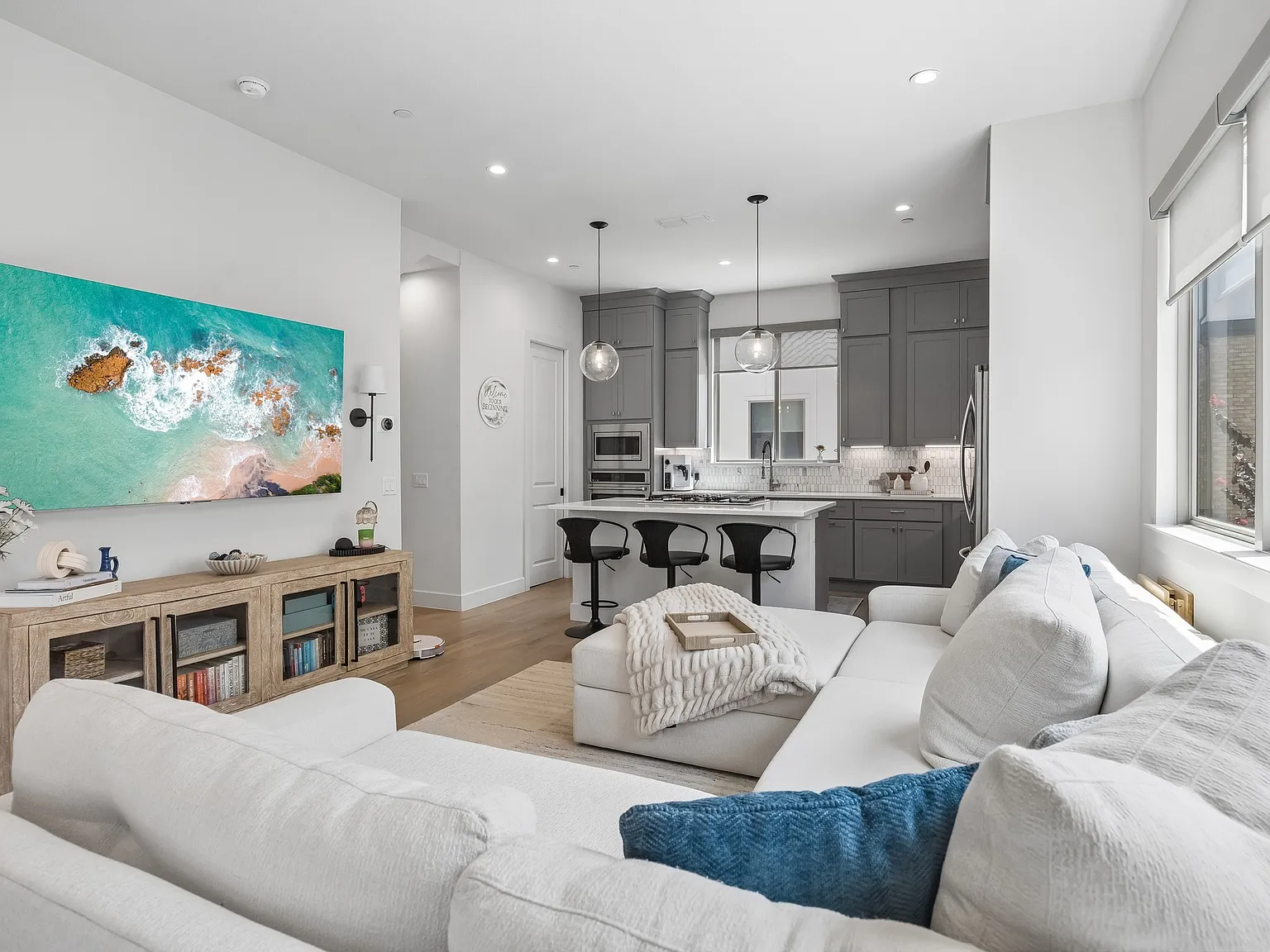 2 bed, 2.5 bath, 1565 sqft, $3,400 — Photo 3
