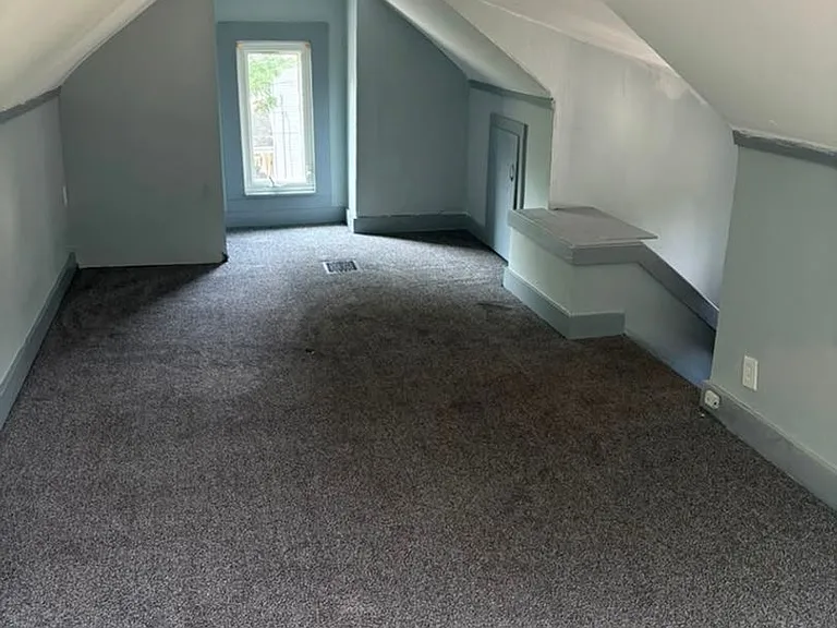 2100 Newton St — Photo 17