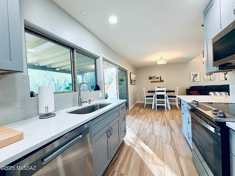 2871 W Saint Tropaz Ave — Photo 9