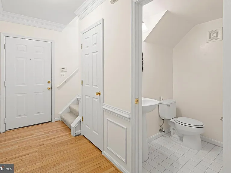 7014 Metropolitan Pl #302 — Photo 27