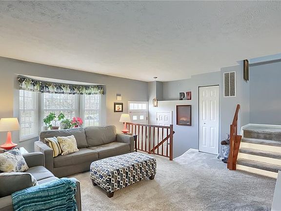 2nd image of 272 Clearbrook Ct