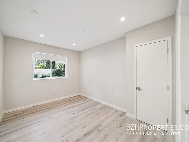 Bedford Twenty - Luxury Condos — Photo 41