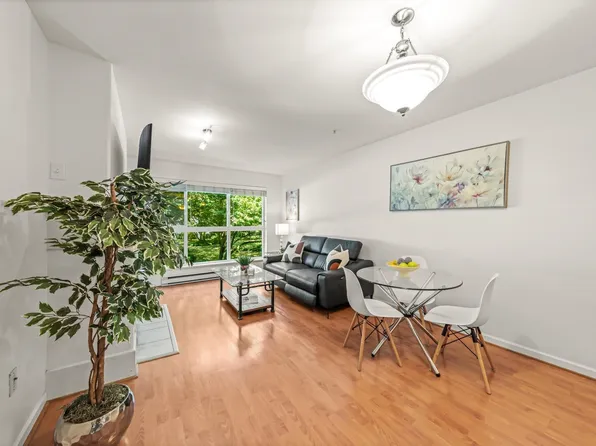 5900 Dover Cres #205, Richmond, BC V7C 5R4