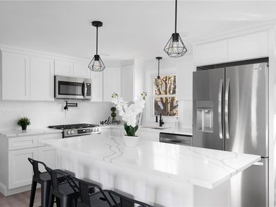 194 E View Ave, Cranston, RI, 02920