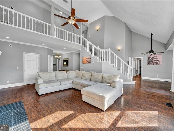 5th image of 105 N Cedar Creek Rd