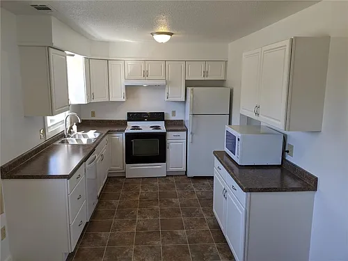 12905 Pilgrim Ln N #12905 Photo 1