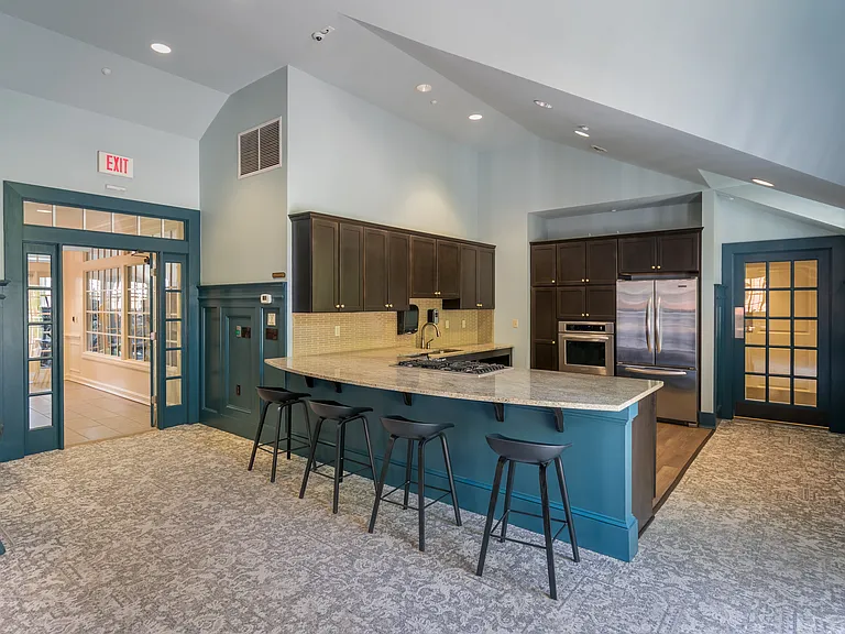Malvern Manor Apartments — Photo 26