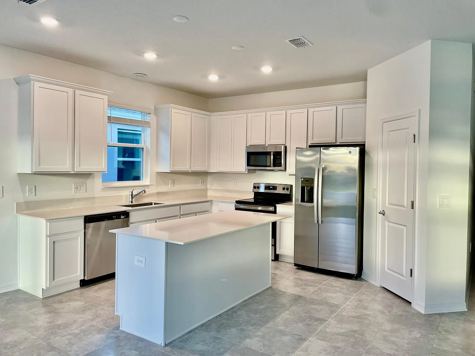 4 bed, 1853 sqft, $2,250 — Photo 3