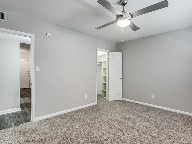 Bellaire Oaks Apartments — Photo 10