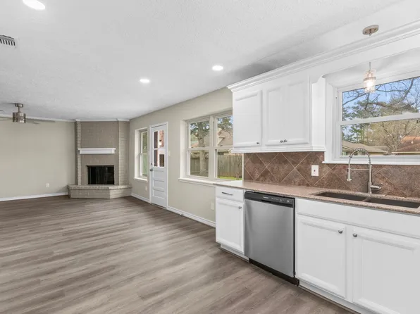 17 Ollerton Drive, Conroe, TX 77303